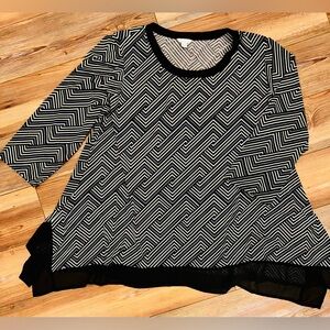 Women’s Est1946 Handkerchief hem blouse.  Size 18/20.  Geometric design.